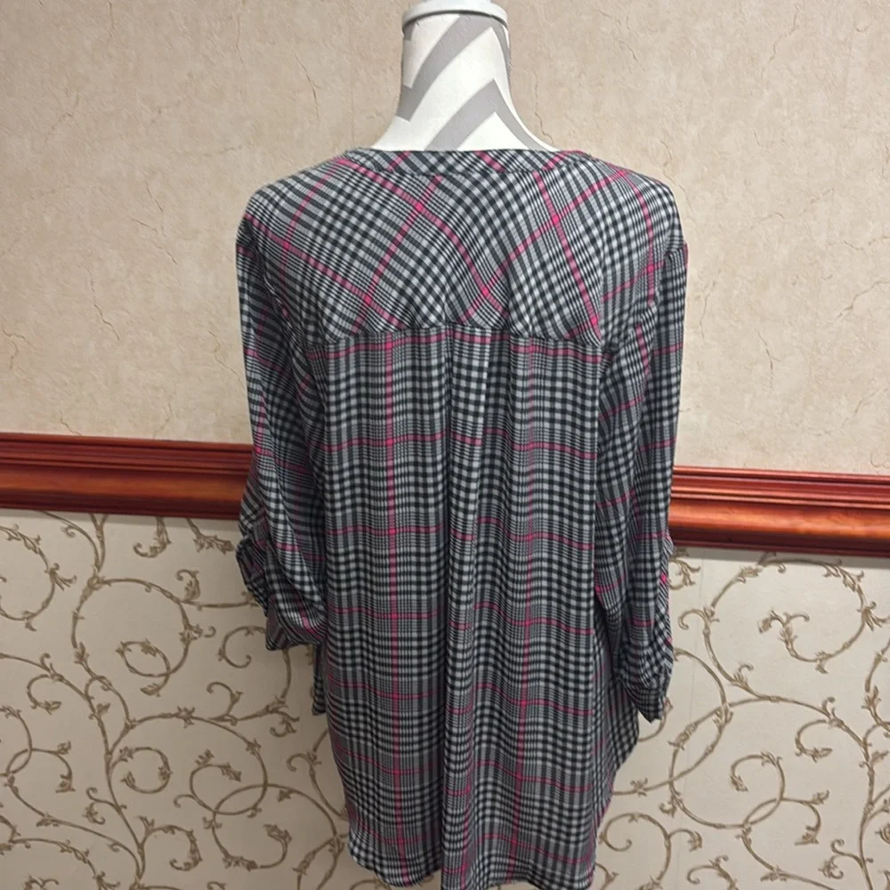 Torrid: Harper Georgette Pullover 3/4 Sleeve - Picture 9 of 14